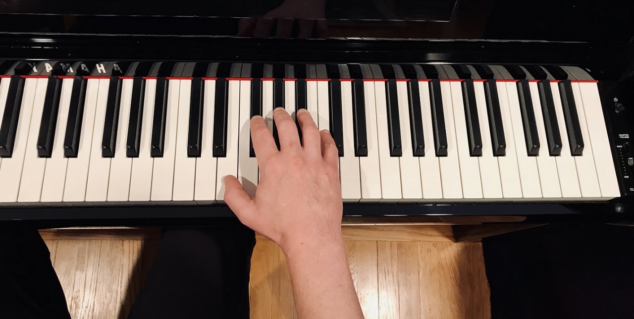 arm behind palm (no elbow) 