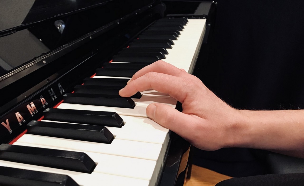 wrist too low when playing 
