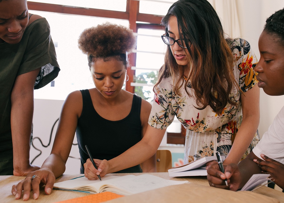 4 women collaborating pexels