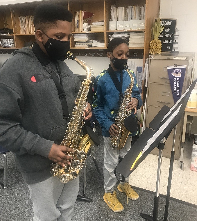 Austin McInnis and Tochi Ugochukwu playing sax