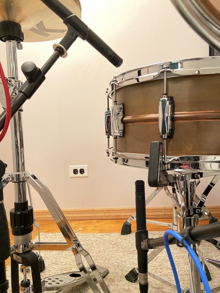 PhaseFig2 Top and bottom snare microphones.