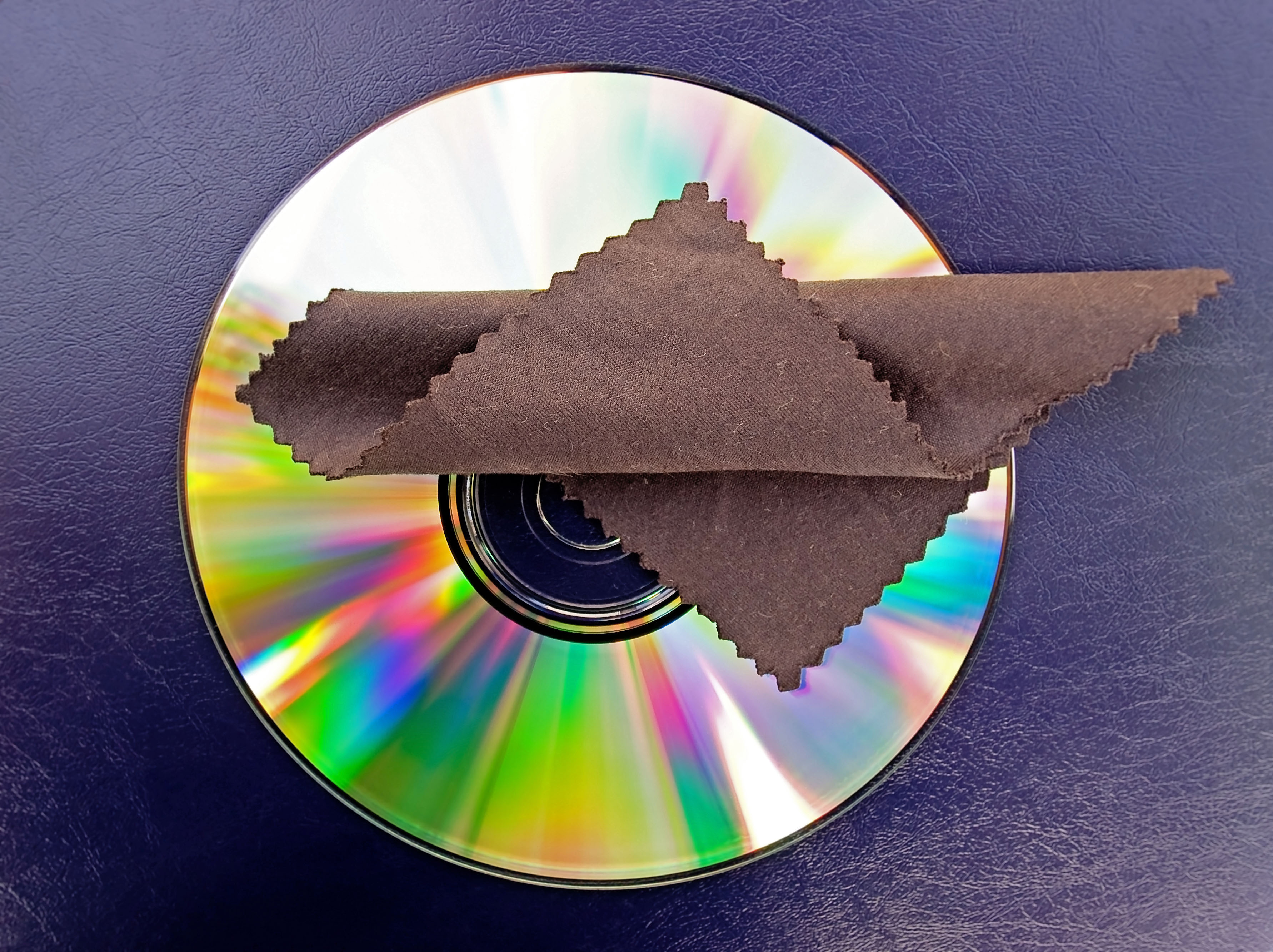 iStock-95517153 Microfiber cleaning cloth on cd.