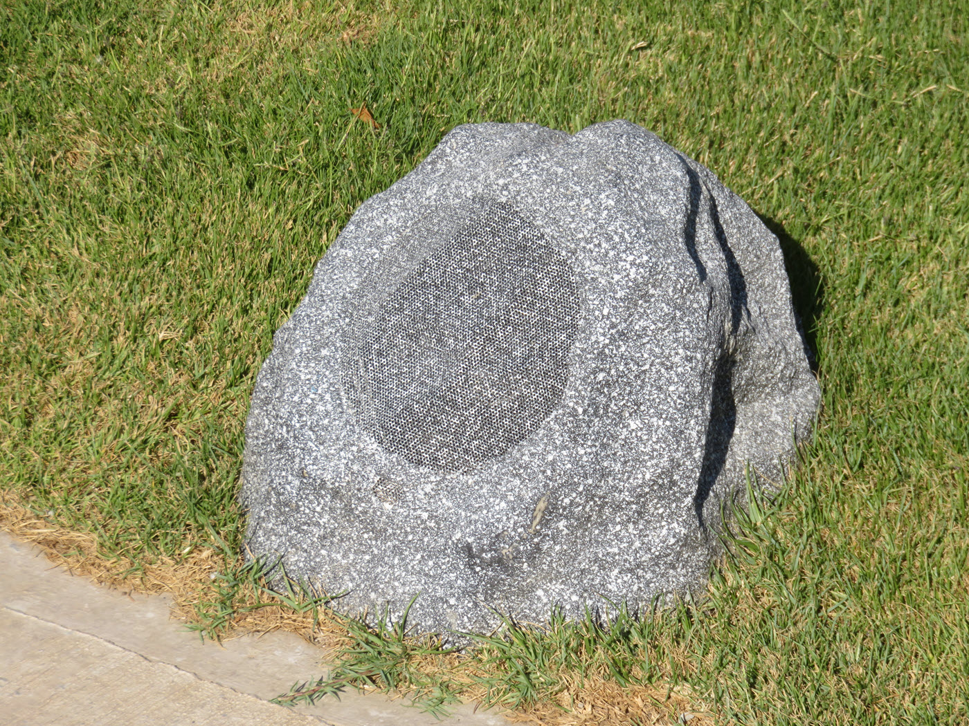 Rock-Speaker-1400 An audio speaker designed to look like a rough hewn rock.