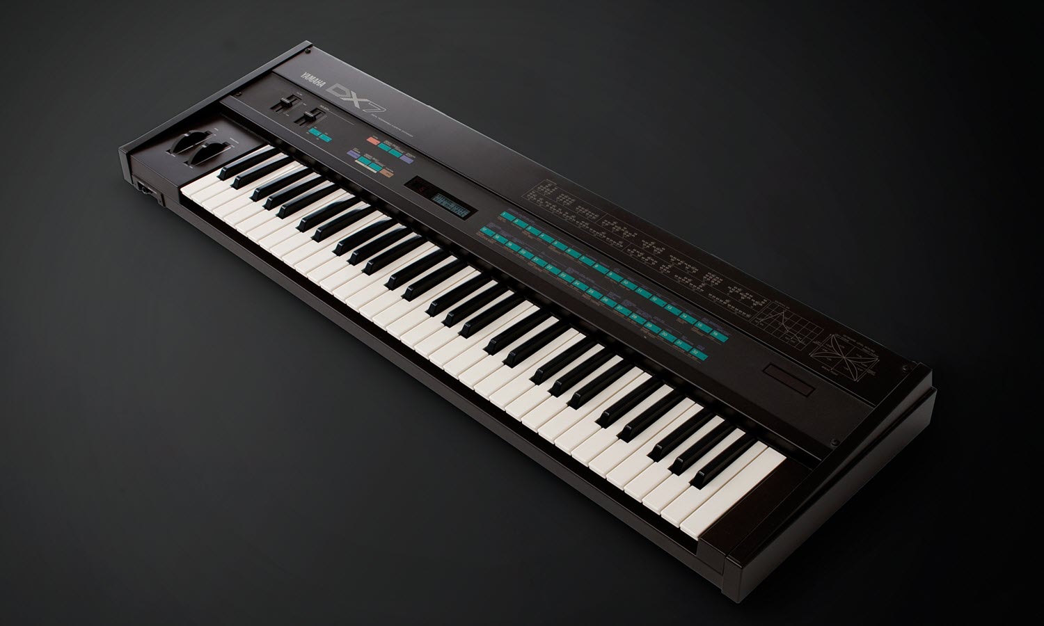 DX7-resize Electronic keyboard.