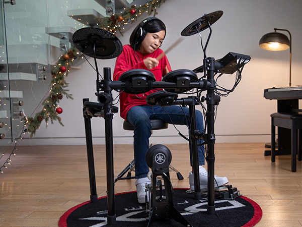 BRDADM792900-Holiday-2023-Blog-Images_dtx_600x450 Focused child playing an electronic drum kit.