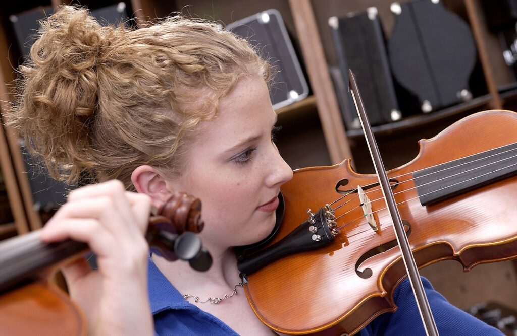 female student playing the violin